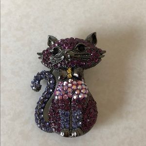 Off park rhinestone cat brooch,